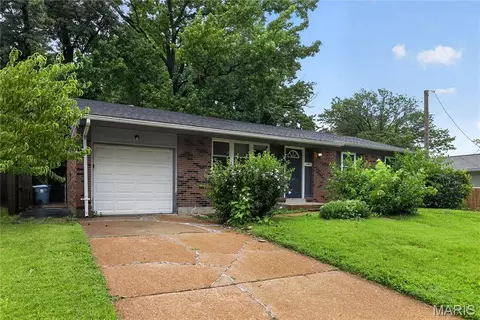 1441 Oliveto Ln, Hazelwood, MO 63042