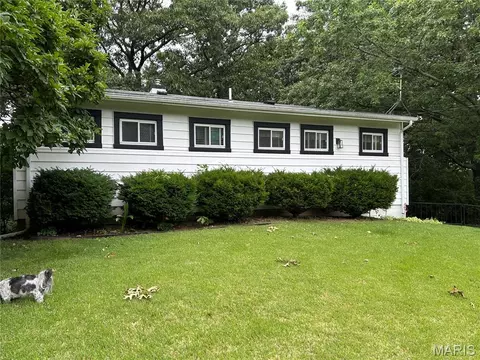6240 Antire Rd, High Ridge, MO 63049