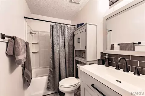 Bath - 2662 Elm Dr, Arnold, MO 63010 photo 1 of 2
