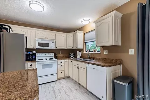 Kitchen - 2662 Elm Dr, Arnold, MO 63010 photo 2 of 3