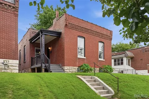 8321 Minnesota Ave, Saint Louis, MO 63111