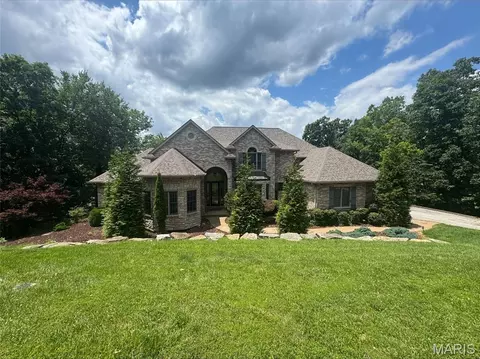 1233 Diamond Valley Dr, High Ridge, MO 63049