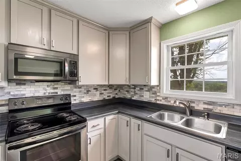 Kitchen - 3879 Tegeler Rd, Gerald, MO 63037 photo 3 of 4