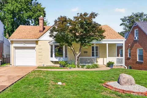 1349 Andrew Dr, Glendale, MO 63122