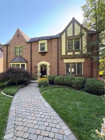 44 Broadview Dr, Clayton, MO 63105