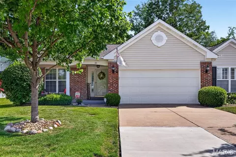 30 Hunting Manor Dr, Saint Charles, MO 63303