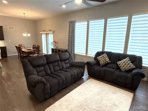 Living - 208 Willow Ridge Ct, Eureka, MO 63025 photo 2 of 3