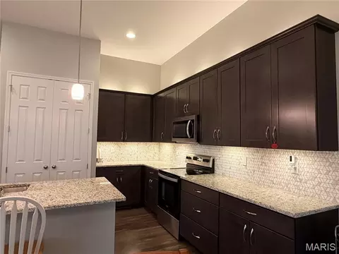 Kitchen - 208 Willow Ridge Ct, Eureka, MO 63025 photo 3 of 3