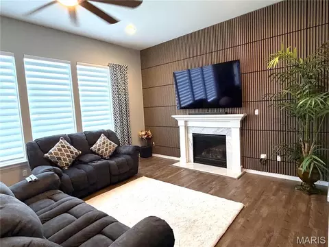 Living - 208 Willow Ridge Ct, Eureka, MO 63025 photo 1 of 3