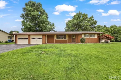 3411 Glennoak Dr, Edwardsville, IL 62025