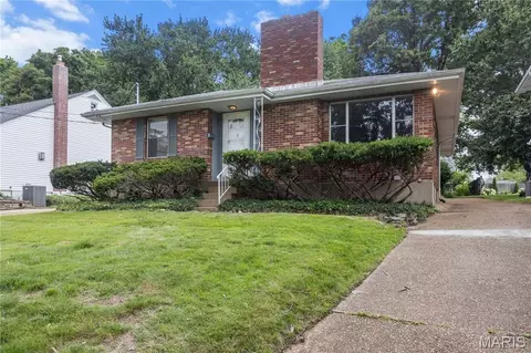 1053 Chelsea Ave, Glendale, MO 63122