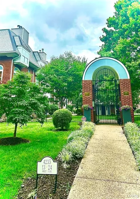 4235 W Pine Blvd #21, Saint Louis, MO 63108