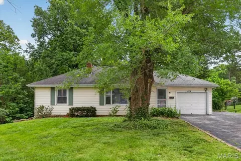 814 Arminda Ave, Kirkwood, MO 63122