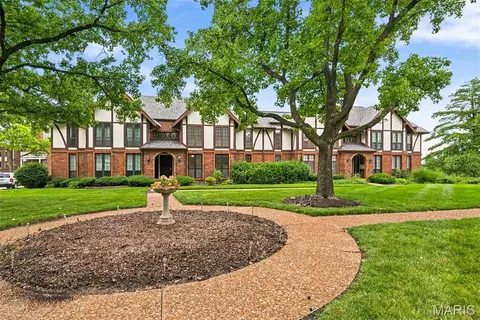 929 Claytonbrook Dr #2, Ballwin, MO 63011 photo 3