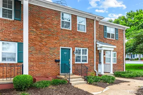 9137 N Swan Cir, Saint Louis, MO 63144
