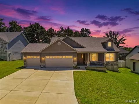 512 Hickory Knoll Dr, Troy, MO 63379