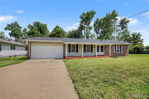 3080 Shackelford Rd, Florissant, MO 63031