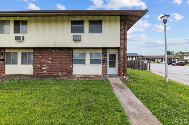 7473 Hazelcrest Dr, Hazelwood, MO 63042