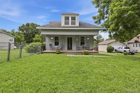306 W Main St, Iberia, MO 65486