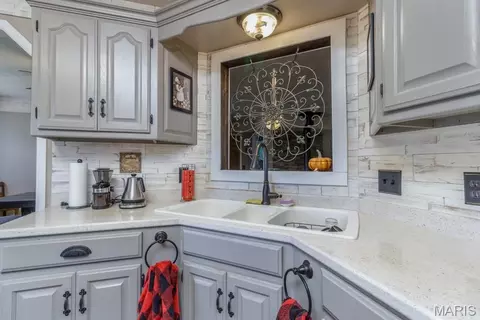 Kitchen - 235 Springfield Rd, Buffalo, MO 65622 photo 2 of 4