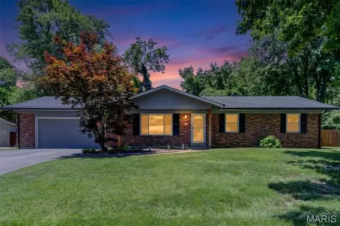18 Twin Oaks Dr, Saint Charles, MO 63303