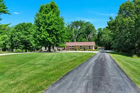 Exterior - 8 Oakwood Est, Wright City, MO 63390 photo 1 of 11