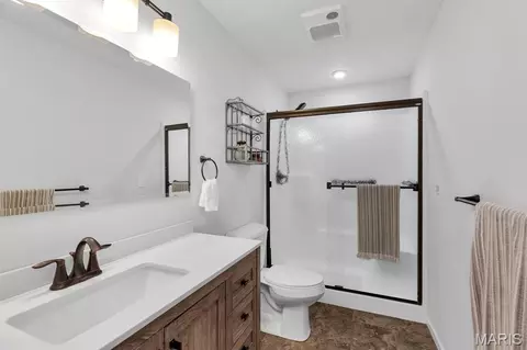 Bath - 8 Oakwood Est, Wright City, MO 63390 photo 1 of 3