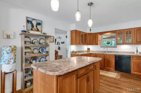 Kitchen - 8 Oakwood Est, Wright City, MO 63390 photo 2 of 4