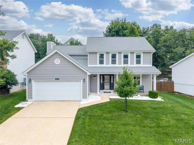 231 Oakbriar Farm Dr, Ballwin, MO 63021