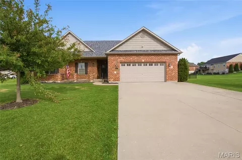 548 Wernings Dr, Columbia, IL 62236