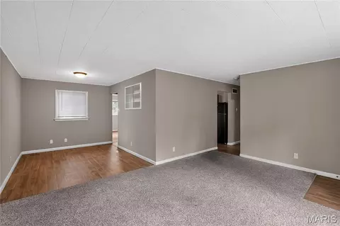 Living - 1027 Renshaw Dr, Ferguson, MO 63135 photo 1 of 5