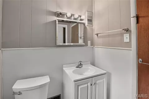 Bath - 1027 Renshaw Dr, Ferguson, MO 63135 photo 1 of 3