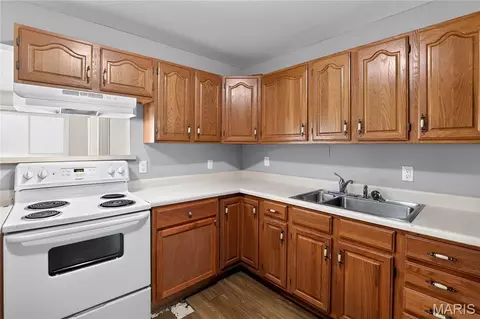 Kitchen - 1027 Renshaw Dr, Ferguson, MO 63135 photo 3 of 3