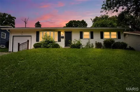 Exterior - 1027 Renshaw Dr, Ferguson, MO 63135 photo 2 of 5