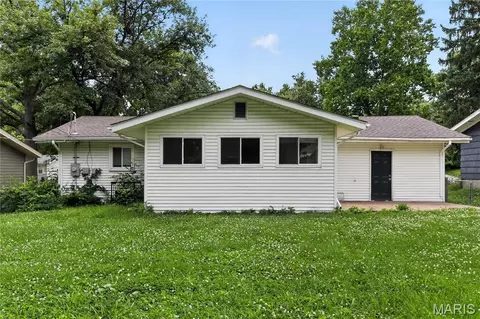 Exterior - 1027 Renshaw Dr, Ferguson, MO 63135 photo 5 of 5