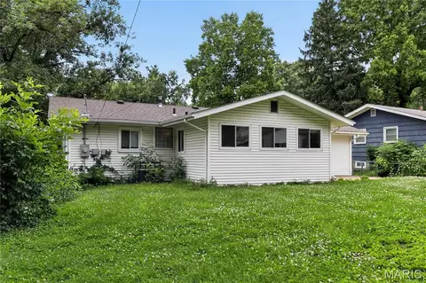 Exterior - 1027 Renshaw Dr, Ferguson, MO 63135 photo 4 of 5