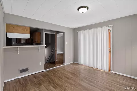 Living - 1027 Renshaw Dr, Ferguson, MO 63135 photo 5 of 5