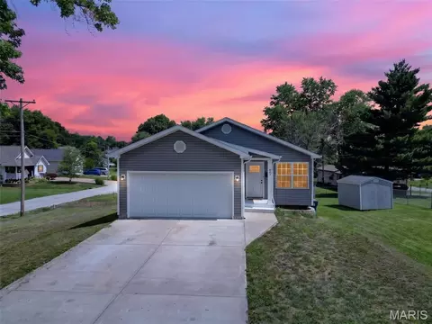 621 Johannaber St, Warrenton, MO 63383