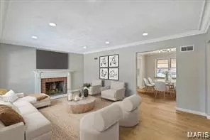 6902 Ira Ave, Saint Louis, MO 63121