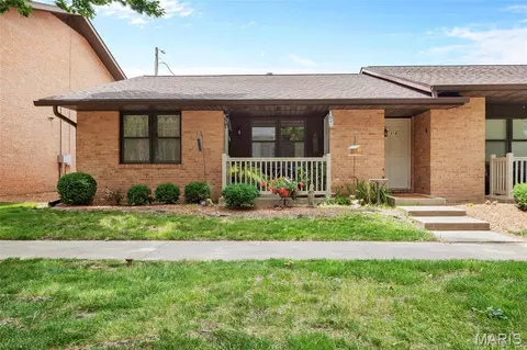 1314 Pine St #1, Highland, IL 62249