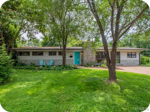 920 Volz Dr, Crestwood, MO 63126