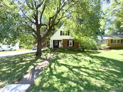 280 N Castello St, Florissant, MO 63031