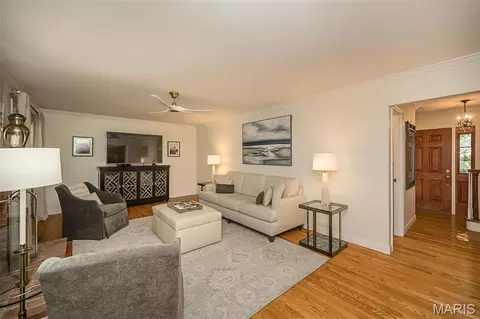 Living - 173 Hickory Tree Ct, Ballwin, MO 63011 photo 4 of 9