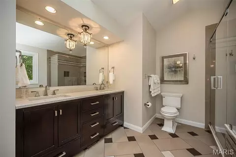 Bath - 173 Hickory Tree Ct, Ballwin, MO 63011 photo 3 of 8