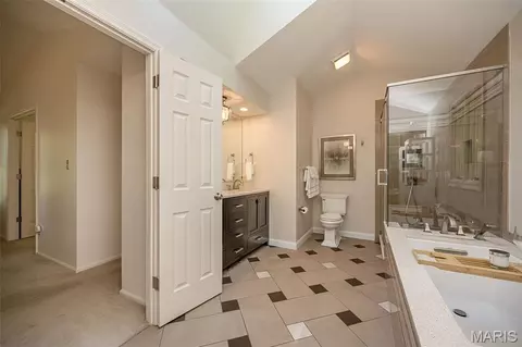 Bath - 173 Hickory Tree Ct, Ballwin, MO 63011 photo 6 of 8