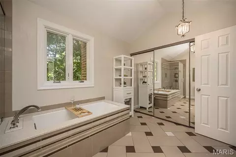 Bath - 173 Hickory Tree Ct, Ballwin, MO 63011 photo 5 of 8