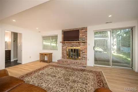 Living - 173 Hickory Tree Ct, Ballwin, MO 63011 photo 7 of 9