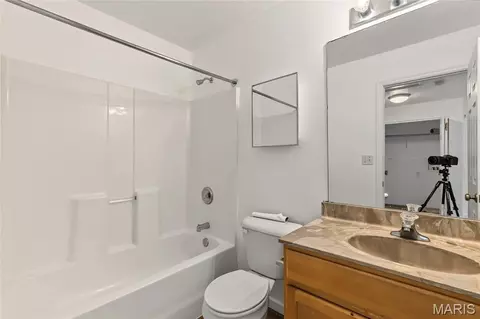 Bath - 112 Kale Ct, Saint Robert, MO 65584 photo 2 of 2