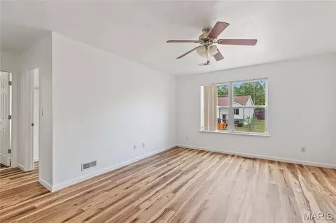 Living - 112 Kale Ct, Saint Robert, MO 65584 photo 3 of 4