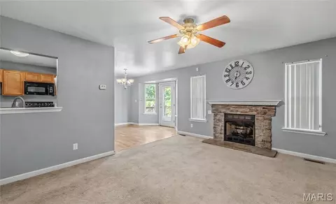Living - 112 Kale Ct, Saint Robert, MO 65584 photo 2 of 4